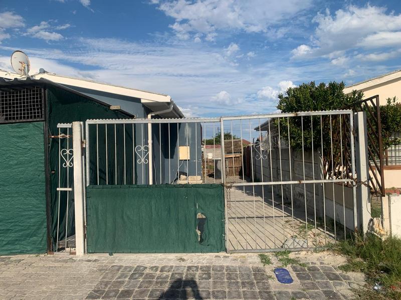 4 Bedroom Property for Sale in Grassy Park Western Cape